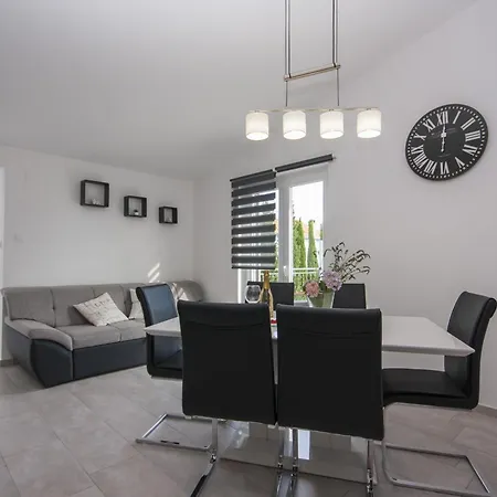 Sea And Sun Apartment Pirovac